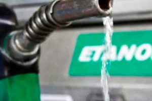 Lee más sobre el artículo Mecánicos denuncian que la gasolina especial tiene 23% de etanol y que los motores en Bolivia pueden sufrir daños