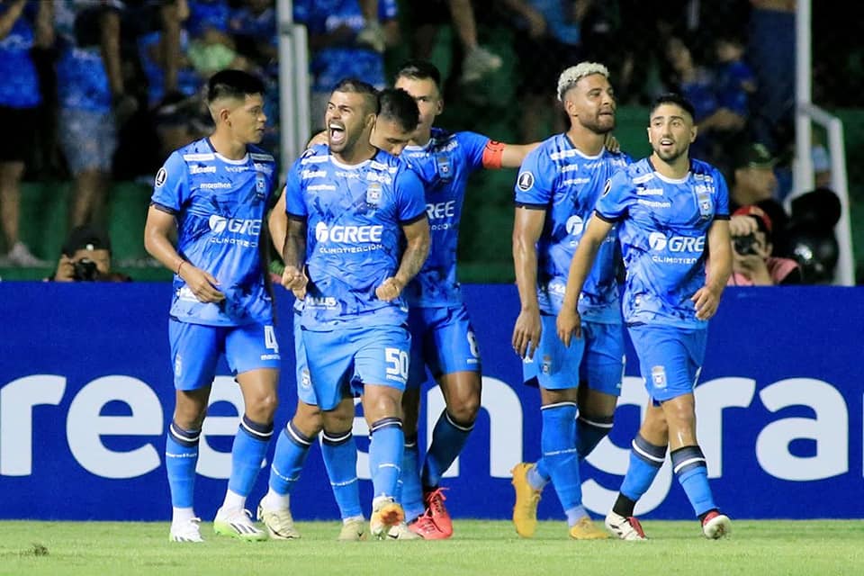 Lee más sobre el artículo ¡Primer Clásico Cruceño de Hinchas en Roboré: Blooming y Oriente Petrolero se miden el 20 de diciembre en el Estadio Municipal!