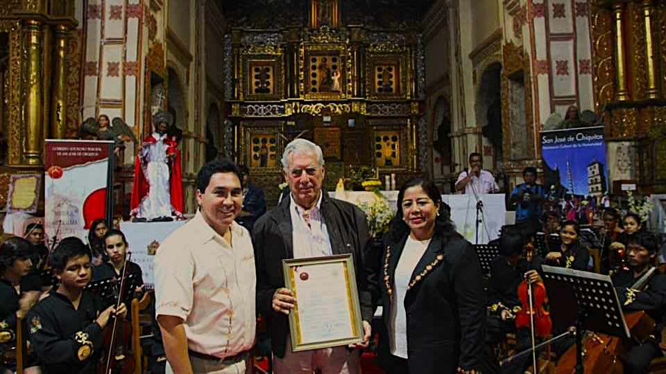 En este momento estás viendo Murió Mario Vargas Llosa, el Nobel de Literatura que visitó la Chiquitania en enero de 2014