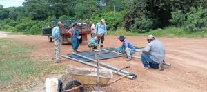 Lee más sobre el artículo Quituquiña avanza en la conservación con la señalización del Área Protegida Municipal Los Piyos