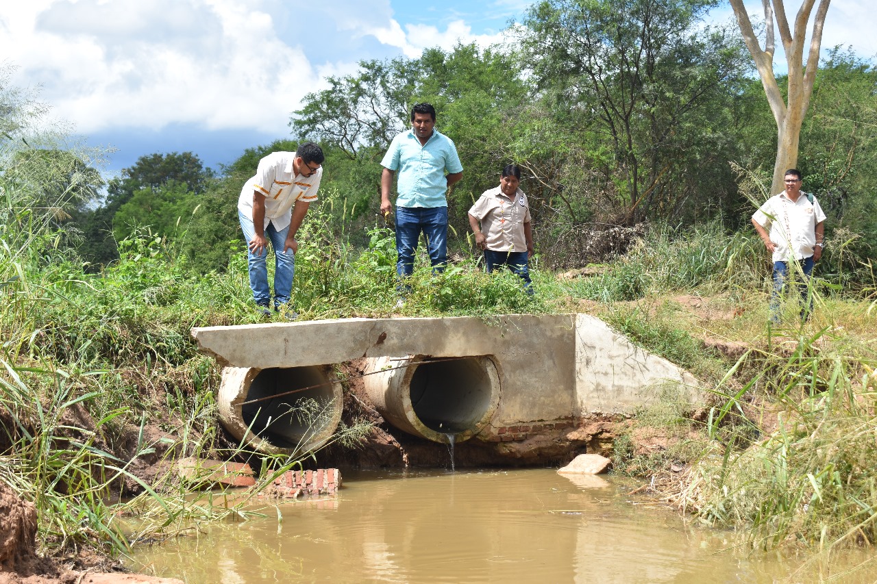 Lee más sobre el artículo Concejales Constatan Deficiencias en Puente Recién Construido en Barrio Cristo Redentor