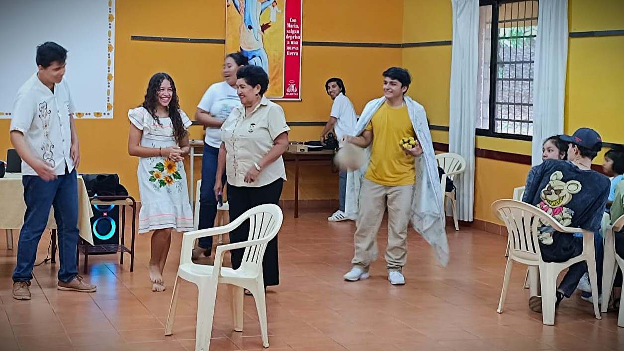 En este momento estás viendo Jóvenes Chiquitanos, Guarayos y Guaraníes, junto a autoridades, participaron del encuentro, movilizados por derechos y territorio