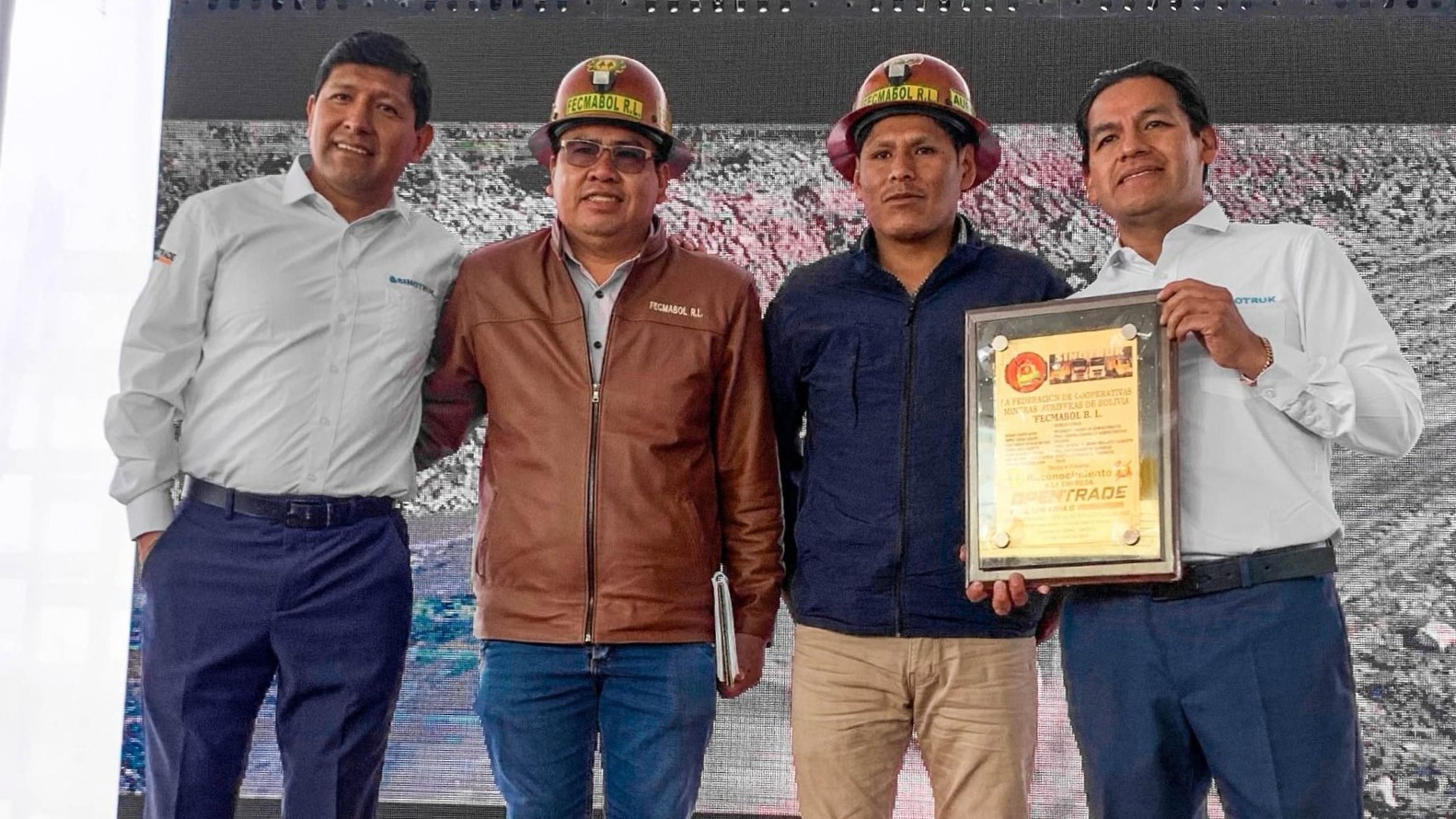 Lee más sobre el artículo OPENTRADE y SINOTRUK unen fuerzas para potenciar el sector del Transporte y Minería con la nueva línea de Camiones Pesados
