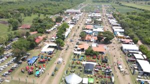 Lee más sobre el artículo Compromiso con la tierra: FUNDACRUZ 26 años impulsando el sector agrícola boliviano