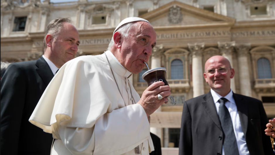 Lee más sobre el artículo El Mundo Llora la Pérdida del Papa Francisco