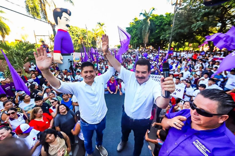 En este momento estás viendo Manfred Reyes Villa oficializa binomio con Juan Carlos Medrano para las elecciones presidenciales de 2025