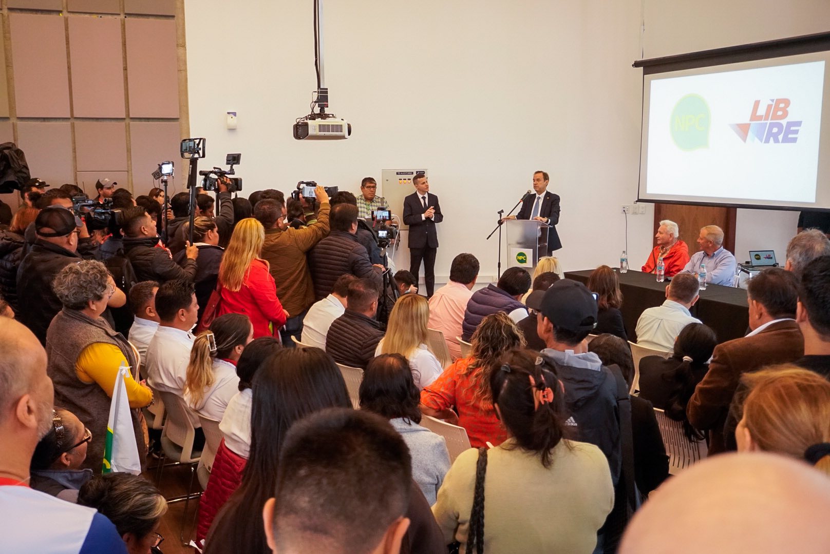 Lee más sobre el artículo Alianza Libre Presenta su Lista de Candidatos a Senadores y Diputados para las Elecciones 2025