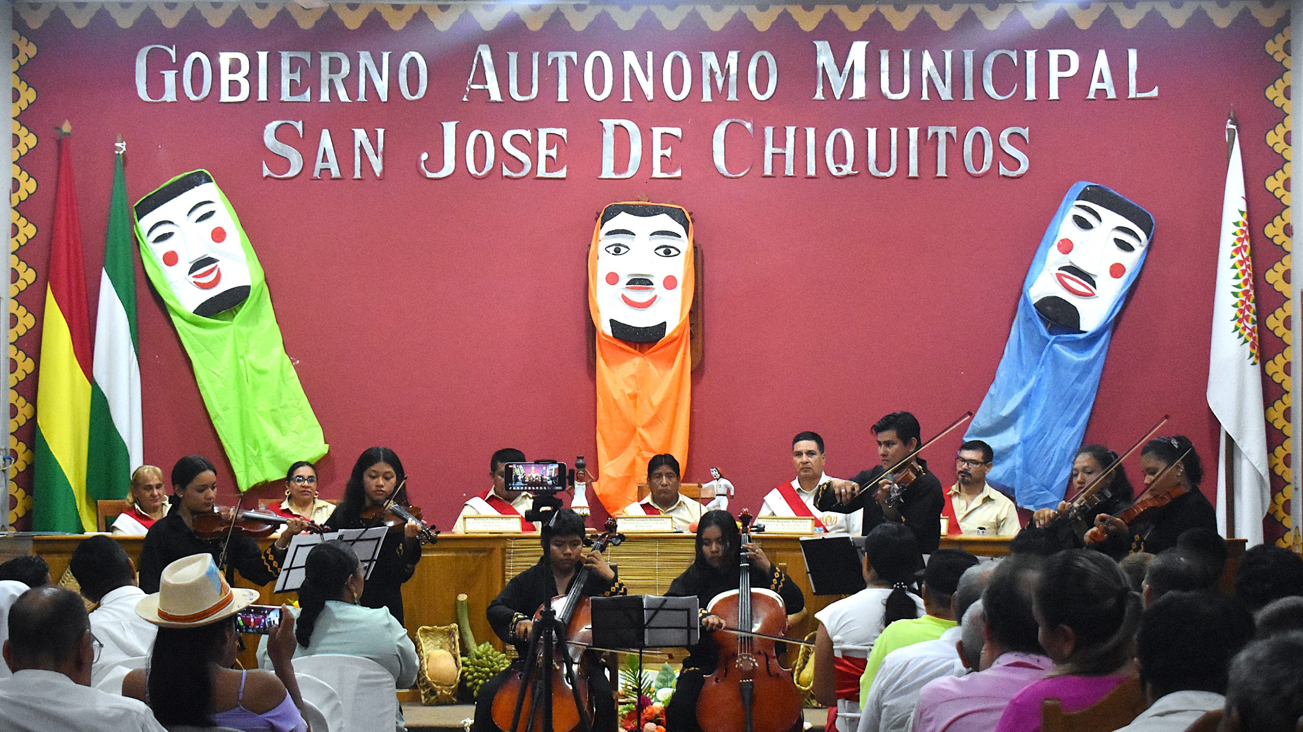 Lee más sobre el artículo Solemne Sesión de Honor del Concejo Municipal realza el 328° Aniversario Patronal de San José de Chiquitos