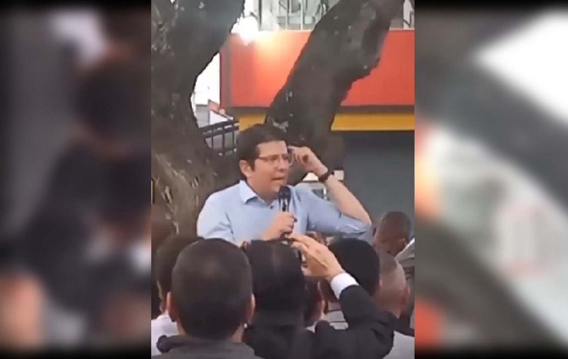 En este momento estás viendo Intentaron asesinar al senador colombiano Miguel Uribe, con disparos a su humanidad, en un evento público