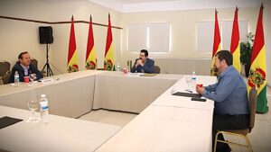 Lee más sobre el artículo Samuel, Tuto Quiroga y Manfred se reúnen en Cochabamba en sorpresivo encuentro político