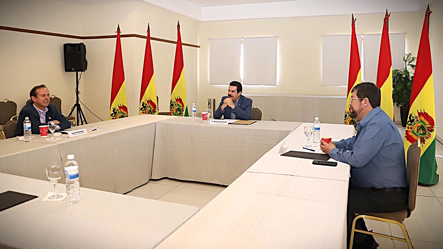 En este momento estás viendo Samuel, Tuto Quiroga y Manfred se reúnen en Cochabamba en sorpresivo encuentro político