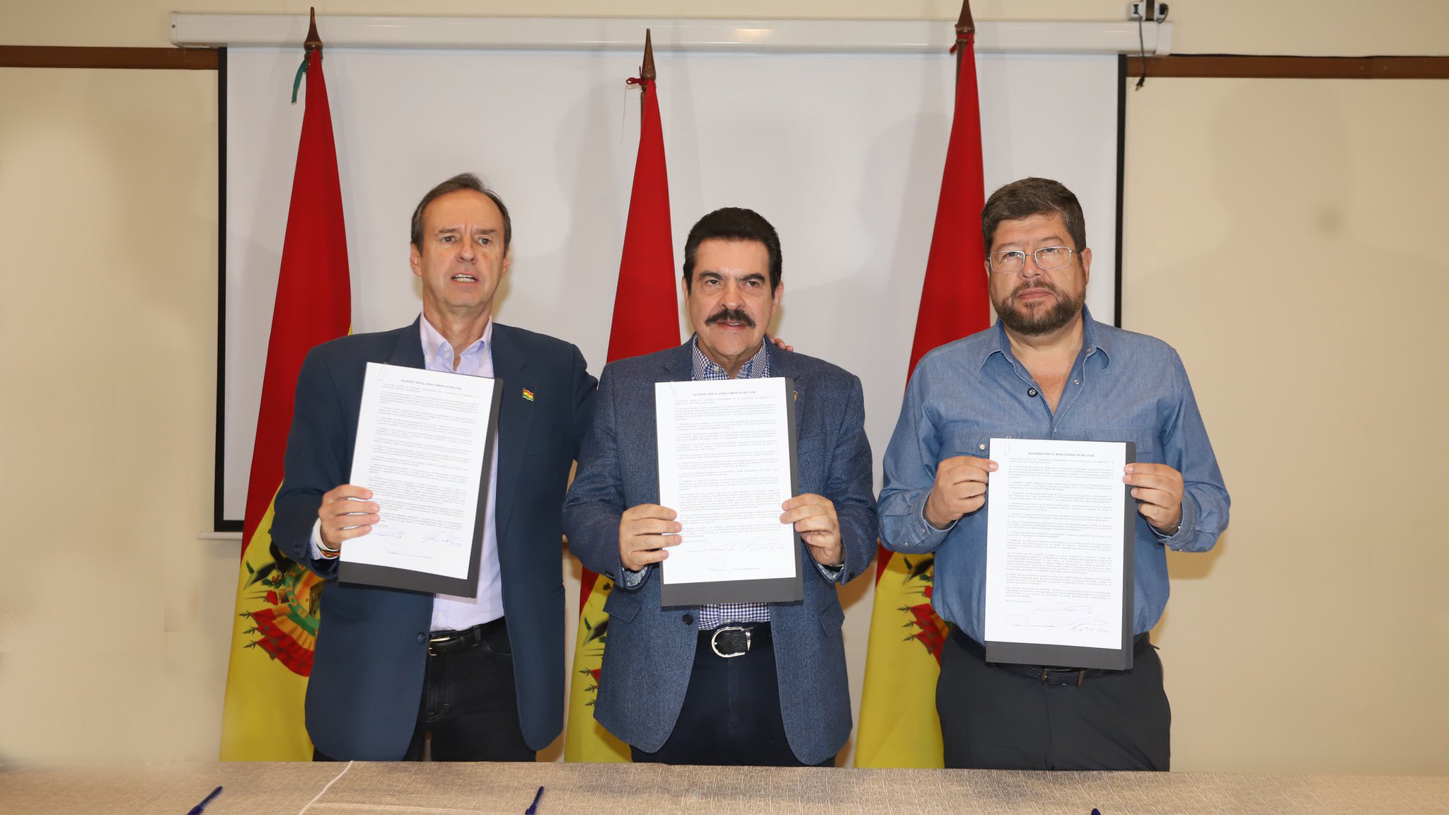 En este momento estás viendo Candidatos presidenciales de Bolivia firman “ACUERDO POR EL BIEN COMÚN” en Pro de la Democracia y Estabilidad