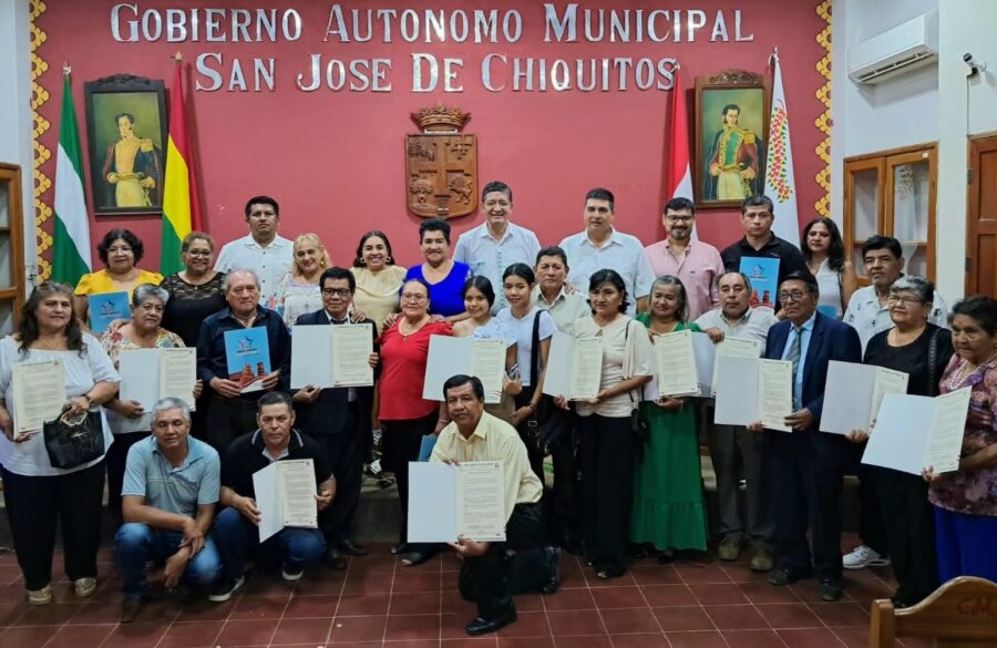 Concejo Municipal de San José de Chiquitos rinde homenaje a docentes por el Día del Maestro Boliviano