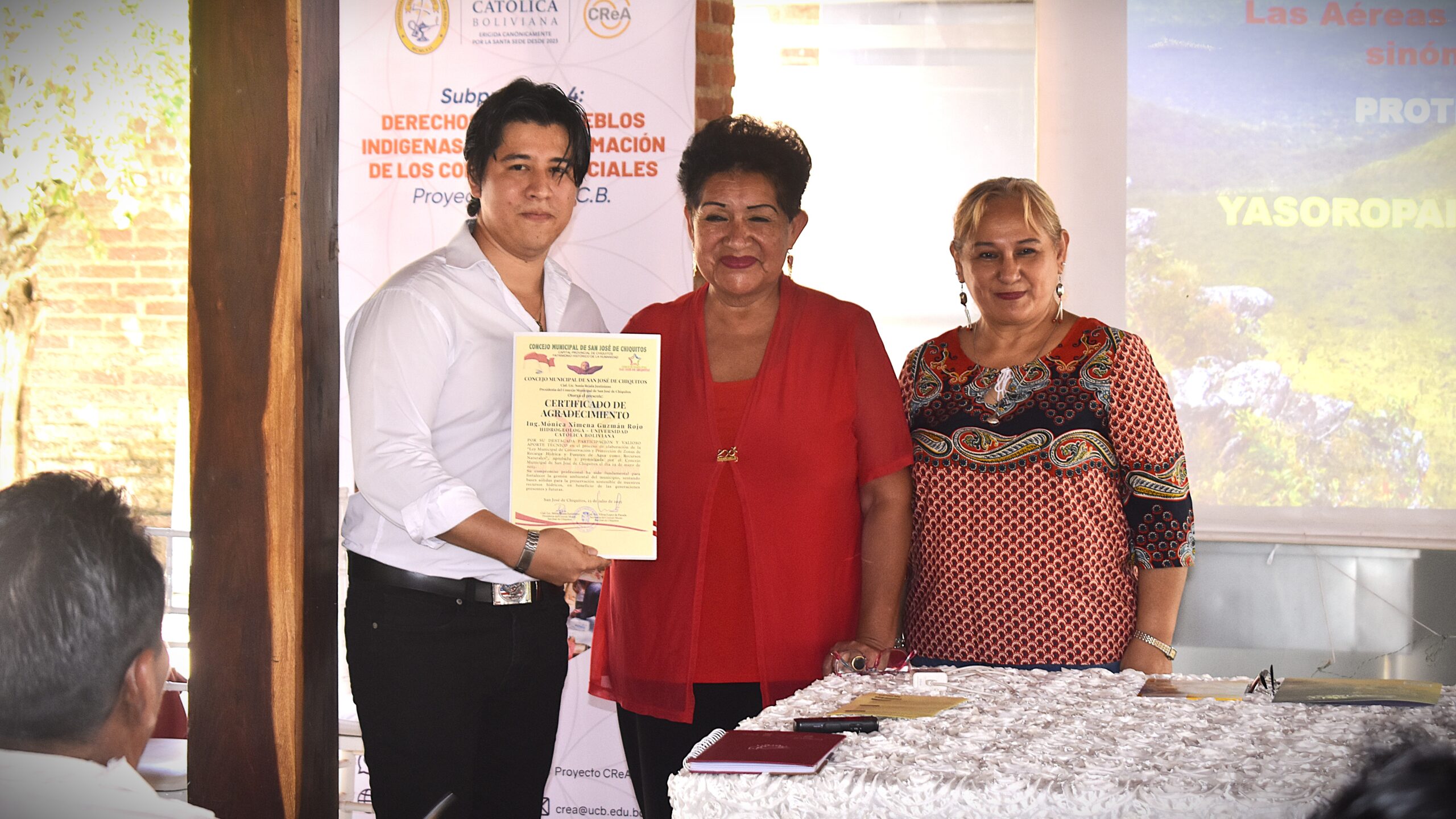 En este momento estás viendo Investigadora Mónica Guzmán Rojo Recibe Reconocimiento del Concejo Municipal de San José de Chiquitos por su Trabajo en Gestión Hídrica