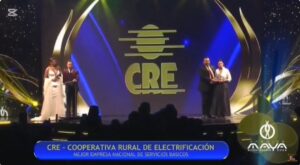 Lee más sobre el artículo Cooperativa Rural de Electrificación (CRE) Galardonada con el Prestigioso Premio Maya