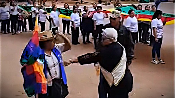 Lee más sobre el artículo Controversia por la Whipala en el Desfile Cívico del 277 Aniversario de San Ignacio de Velasco