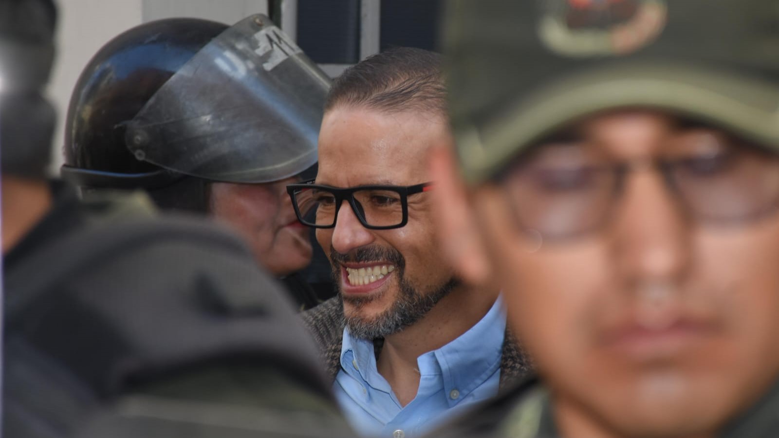 En este momento estás viendo Justicia Boliviana Otorga Detención Domiciliaria a Camacho y Libertad Pura a Pumari en Caso Golpe I