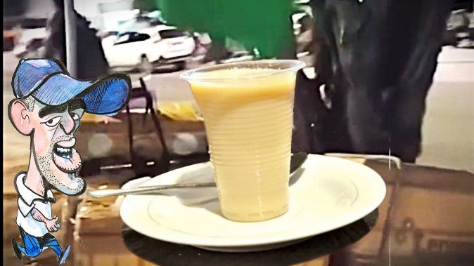 En este momento estás viendo Vendedor de Gelatina de Pata Celebra la Llegada de Camacho a Santa Cruz con Ingeniosa Promoción