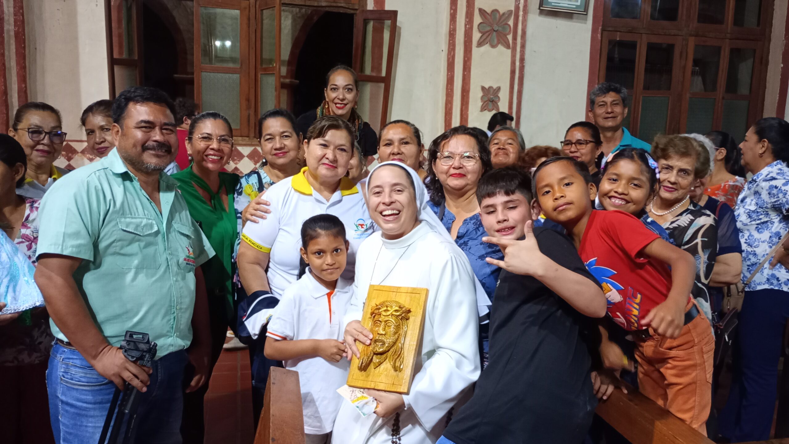 En este momento estás viendo Sor Mónica Canedo Celebra 25 Años de Consagración con el Pueblo Josesano