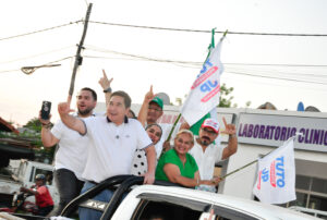 Lee más sobre el artículo Alianza Libre cierra campaña en San José de Chiquitos con multitudinaria caravana que recorre el municipio en apoyo a Tuto Quiroga