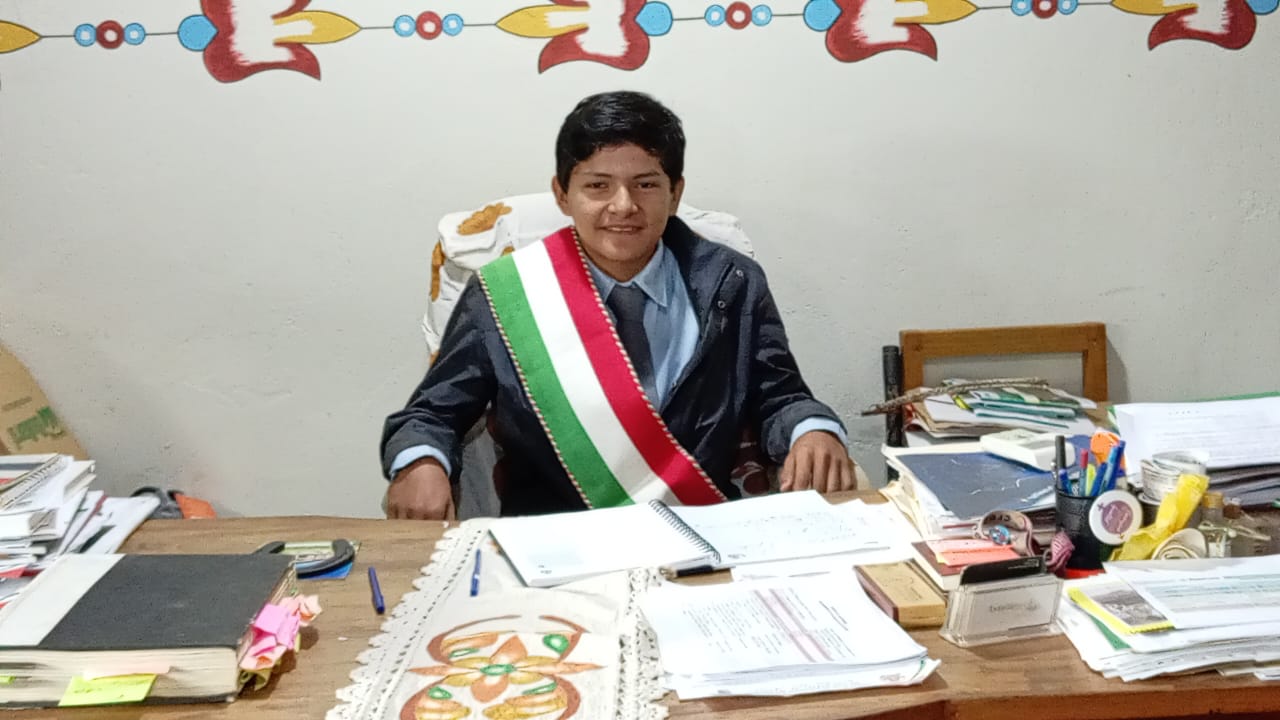 Lee más sobre el artículo Estudiante de la U.E. Hermana Luisa IDL se convierte en “Alcalde por un Día” tras liderar recolección de basura