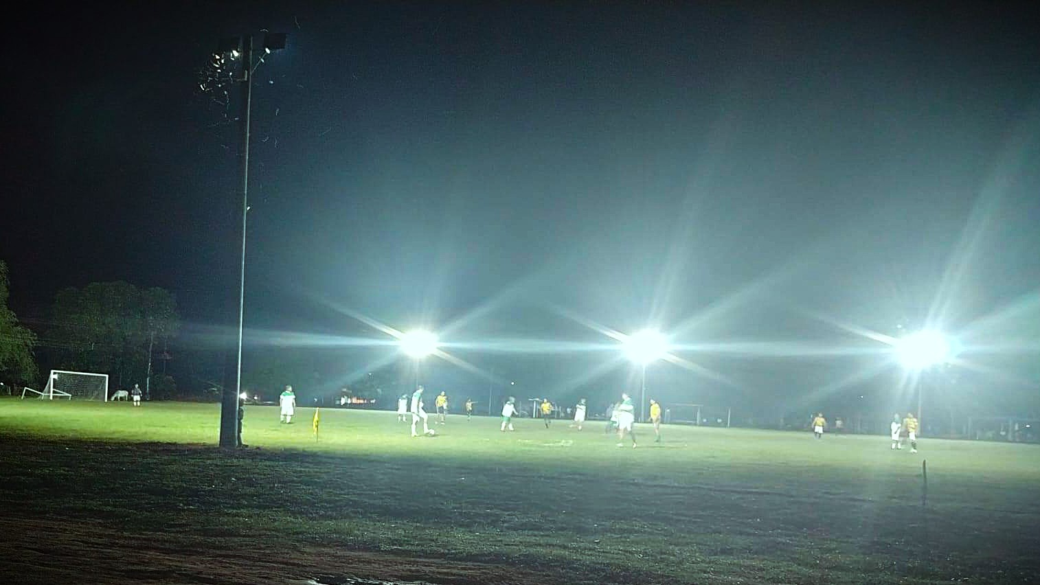 Lee más sobre el artículo El Carmen Rivero Tórrez marca hito en el fomento al deporte al Inaugurar la iluminación artificial de su principal campo deportivo