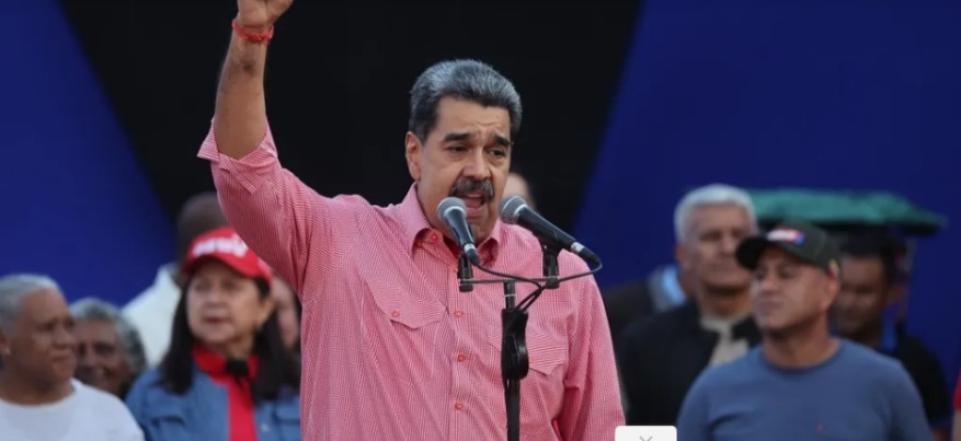 Lee más sobre el artículo Maduro entona «Imagine» de John Lennon en Caracas: un llamado a la paz en medio de tensiones con EE.UU.