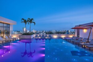Lee más sobre el artículo Marriott Santa Cruz inaugura la temporada de piscinas con nuevas experiencias para disfrutar el verano sin salir de la ciudad