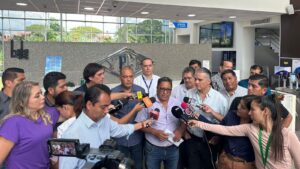 Lee más sobre el artículo Gobierno y transportistas alcanzan un acuerdo en beneficio del sector y del país