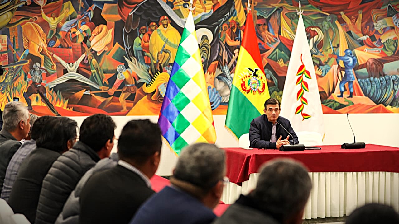 Lee más sobre el artículo Gobierno sostiene reunión con FEJUVE y CONALJUVE y acuerda instalación de mesas técnicas