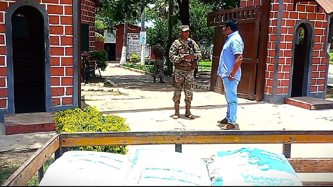 Lee más sobre el artículo Ex futbolistas de la Liga Mutual, donan 15 bolsas de cemento al RI 13 de San José de Chiquitos