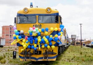 Lee más sobre el artículo Retorno festivo del tren en el occidente contrasta con la espera en la Chiquitania