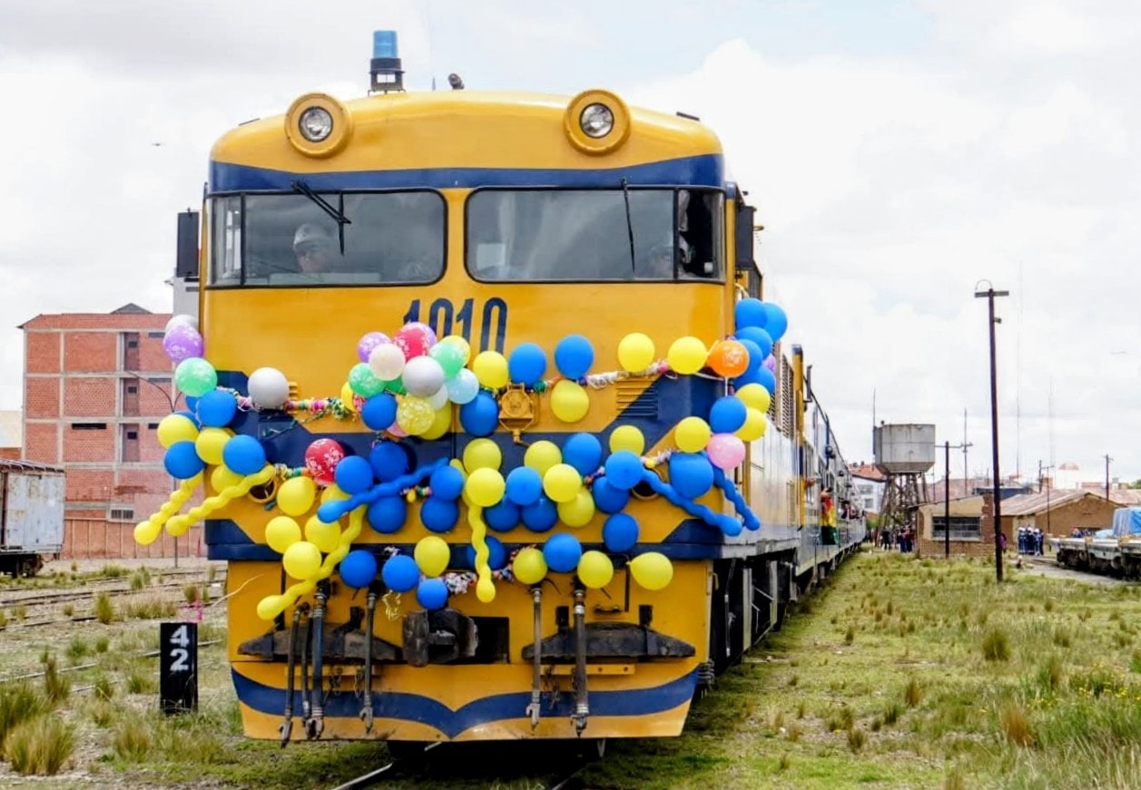Lee más sobre el artículo Retorno festivo del tren en el occidente contrasta con la espera en la Chiquitania