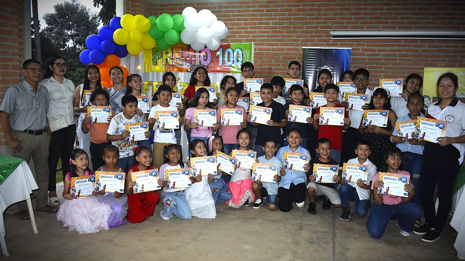 Lee más sobre el artículo CRE premia la excelencia académica: Estudiantes de San José de Chiquitos reciben el «Premio 100»