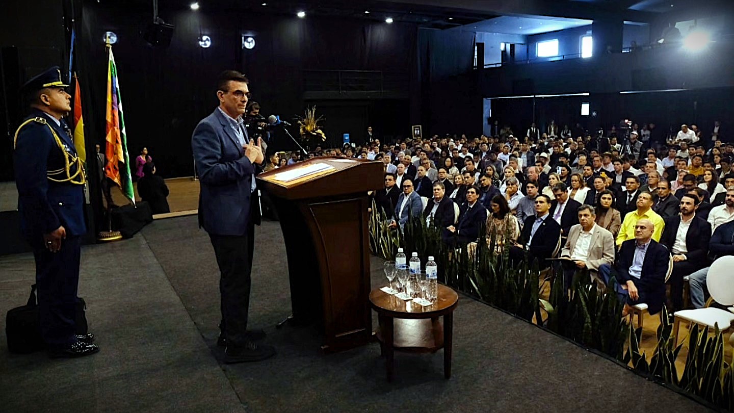 Lee más sobre el artículo Presidente Rodrigo Paz y autoridades electas definen la «Agenda Legislativa de Unidad» para la estabilidad del país