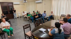 Provincia Chiquitos: Alcaldes y SEDCAM coordinan agenda conjunta y uso de maquinaria para mantenimiento de caminos