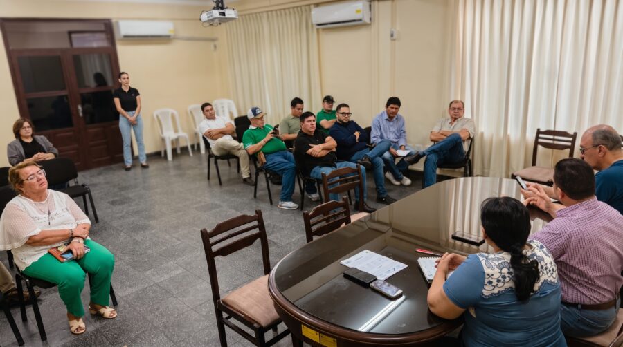 Provincia Chiquitos: Alcaldes y SEDCAM coordinan agenda conjunta y uso de maquinaria para mantenimiento de caminos