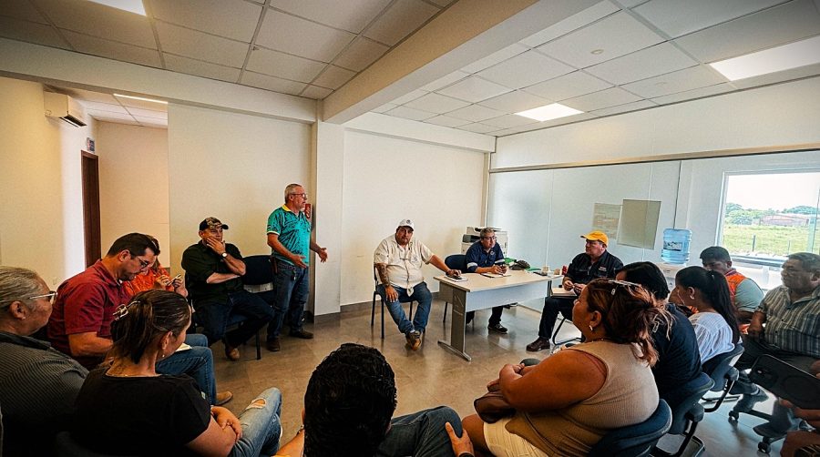 Autoridades de la Chiquitania y ejecutivos de YPFB acuerdan plan de emergencia para garantizar el abastecimiento de combustible en la región